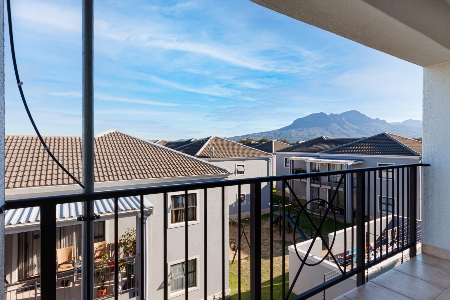 To Let 2 Bedroom Property for Rent in Heritage Park Western Cape